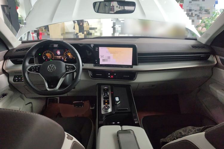 Used Volkswagen Tavendor 2024 380TSI All-Wheel Drive R-Line Cruise Edition Center Console