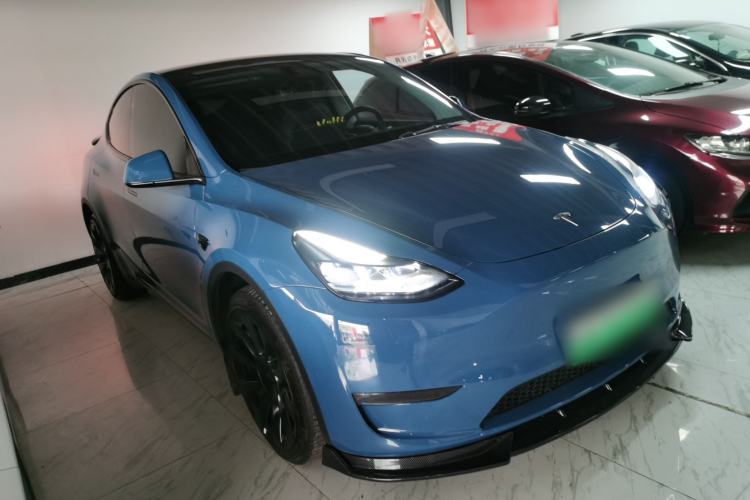 Used Tesla Model Y 2024 Long-Range All-Wheel-Drive Version Front Right 45 Deg