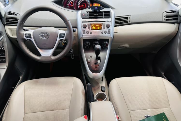 Used Toyota Verso 2014 Starlight 180E CVT Elite Edition