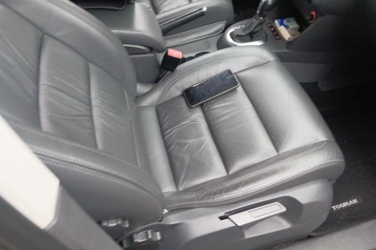 Used Volkswagen Touran 2015 1.4T DSG Luxury Edition 5-Seater Right Front Seat