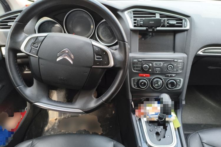 Used Citroen C4L 2013 1.8L Automatic Jingzhi Edition Center Console