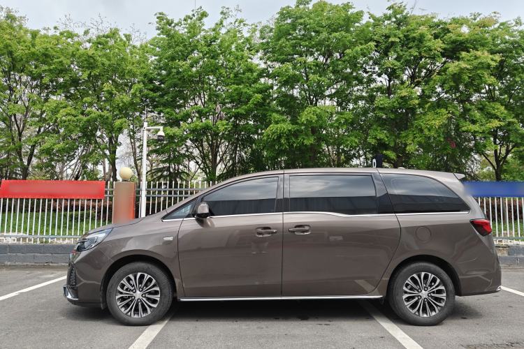 Used Buick GL8 2023 Land Executive Class Comfort Model