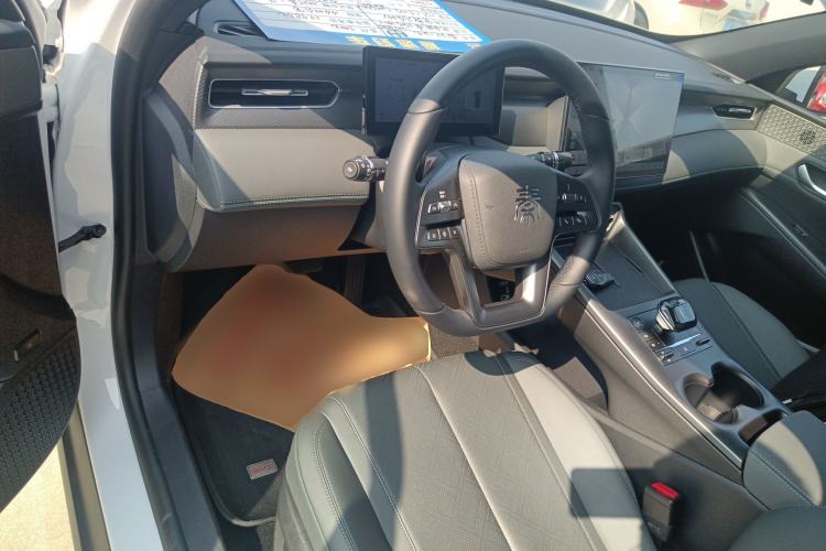 Used BYD Qin PLUS 2025 DM-i Smart Drive 120KM Superior Model
