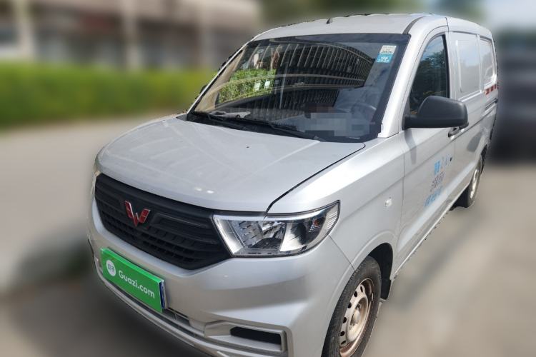 Used Wuling Hongguang V 2022 1.5L Jingqu Edition Enclosed-Window Vehicle with Hydraulic Power Steering LAR