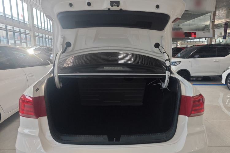 Used Volkswagen Santana 2016 1.6L Manual Fashion Edition Trunk