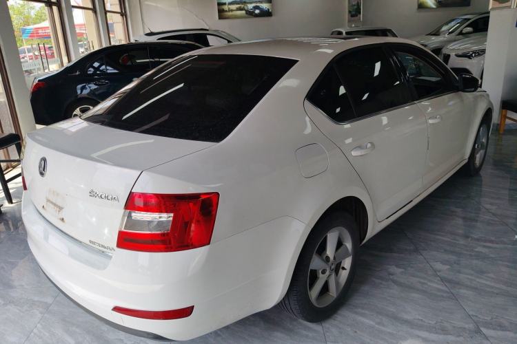 Used Skoda Octavia 2015 1.6L Automatic Yijun Edition Rear Right 45 Deg