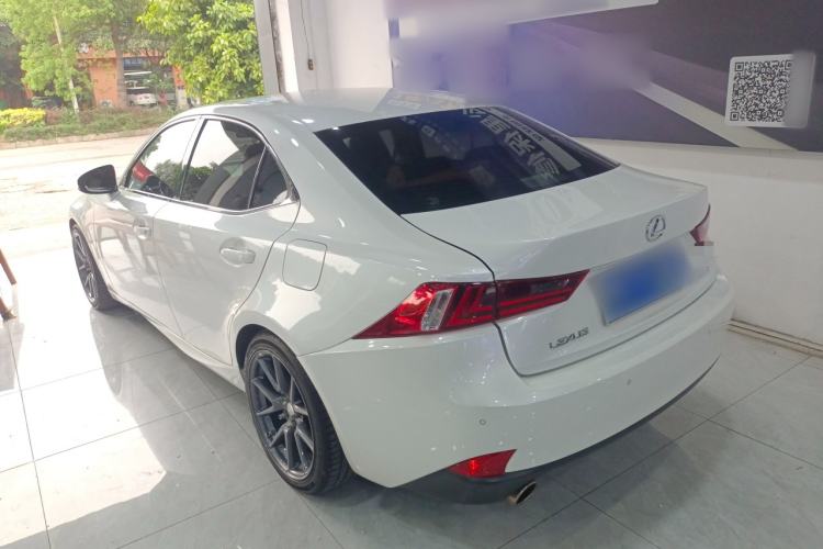 Used Lexus IS 2015 200T Leading Edition

