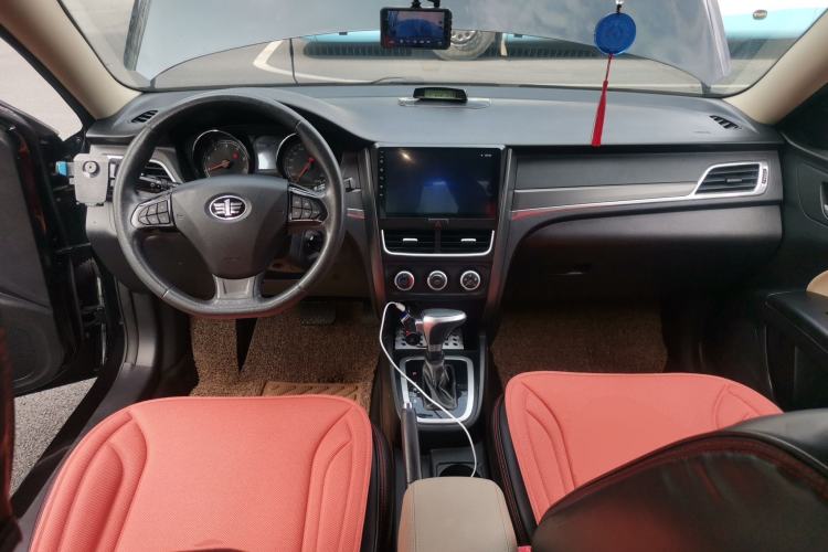 Used Bestune B30 2016 1.6L Automatic Luxury Model Center Console