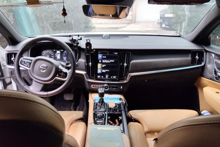 Used Volvo V90 2017 Cross Country T5 AWD Prestige Edition
