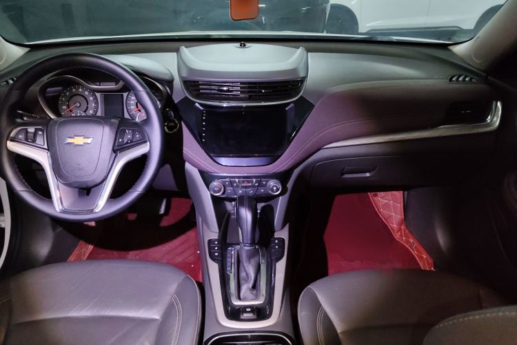 Used Chevrolet Malibu 2018 530T Automatic Luxury Edition Center Console