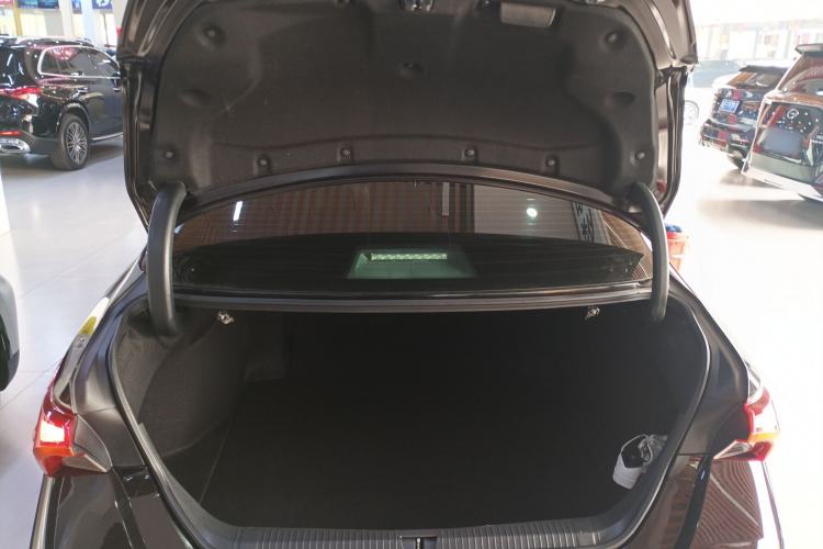 Used Toyota Avalon 2019 Dual-Engine 2.5L Luxury Edition China VI Standard
