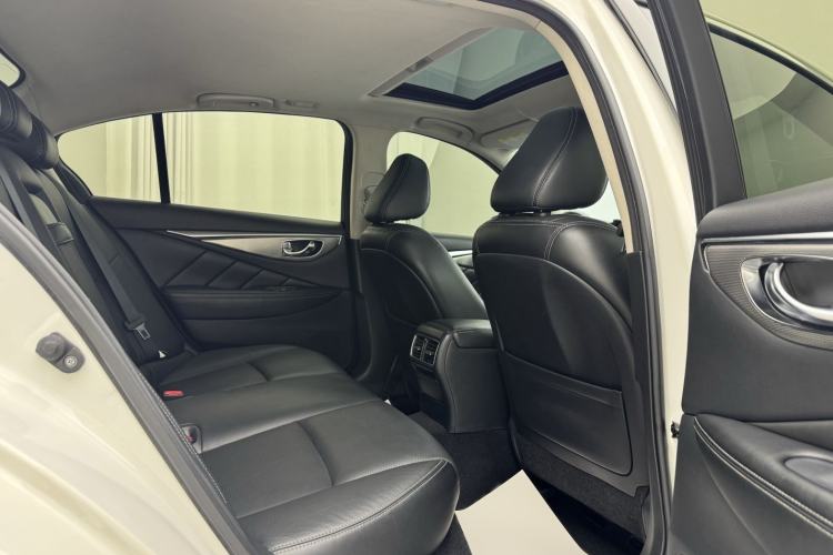 Used Infiniti Q50 2014 3.7L Comfort Edition Interior 4