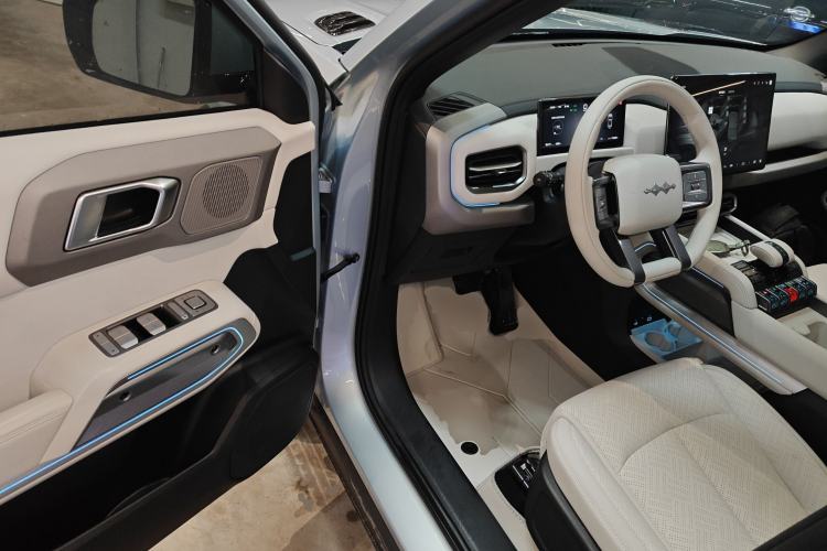 Used Formula Leopard Titanium 3 2025 501 km Range Rear-Wheel Drive Intelligent Driving Max Edition