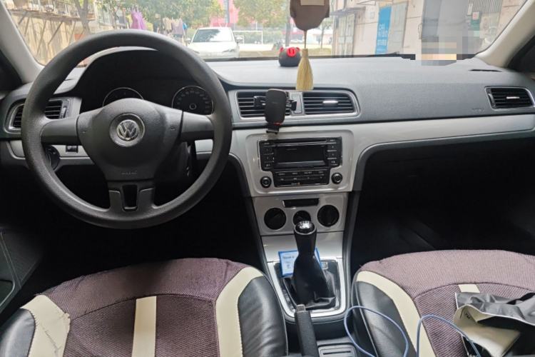 Used Volkswagen Gran Lavida 2013 1.6L Manual Comfort Model
