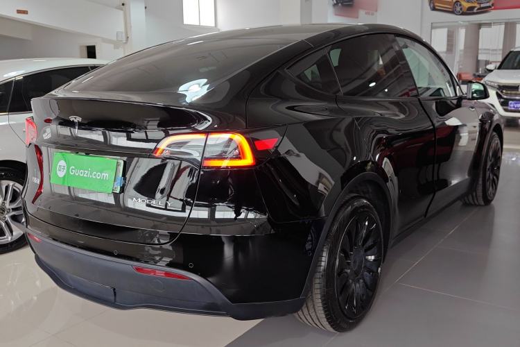 Used Tesla Model Y 2022 Long-Range All-Wheel-Drive Version