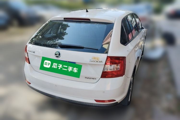 Used Skoda Rapid Spaceback 2014 1.6L Automatic Enjoyment Edition
