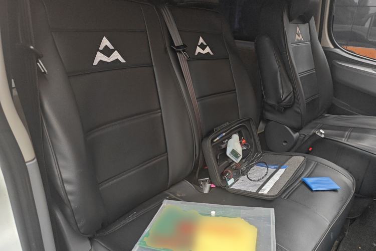 Used SAIC MAXUS Xintu V80 2025 Value Edition Aoyuntong 2.0T Manual Long Wheelbase Mid-Height Design 127 Ps 6/7/9-Seater Left Rear Seat