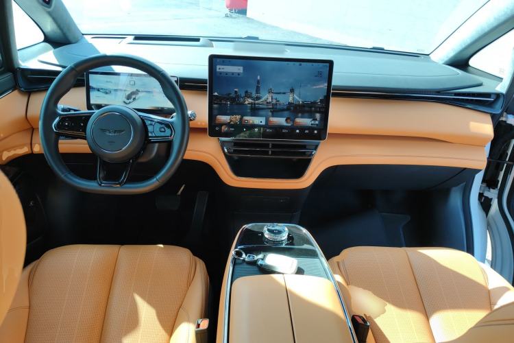 Used Geely Galaxy LEVC L380 2024 140-Degree 8-Seater Four-Wheel Drive Max