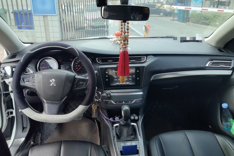 Used Peugeot 408 2015 1.2T Automatic Luxury Edition Center Console