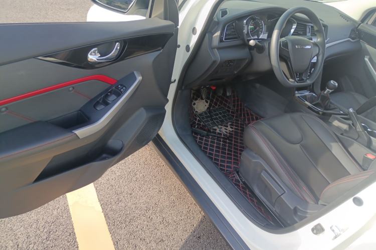 Used Venucia D60 2019 100 000 Glory 1.6L Entry Manual ChenShang Edition China VI
