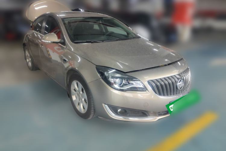 Used Buick Regal 2015 1.6T Leading Technology Model Front Right 45 Deg