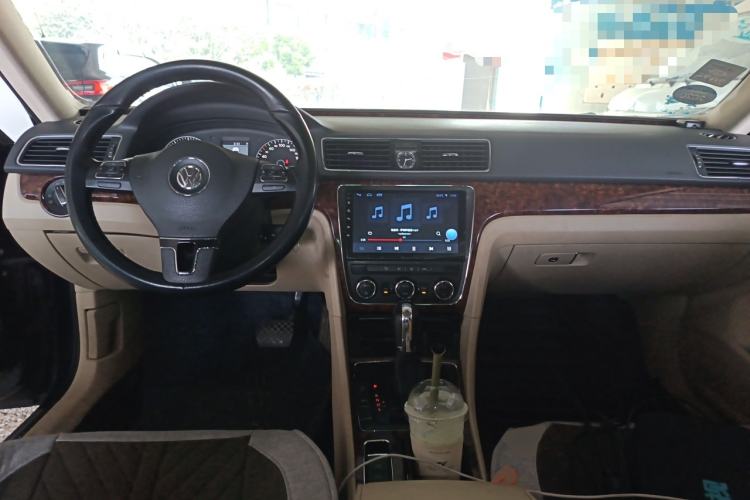 Used Volkswagen Passat 2011 2.0 TSI DSG Premium Edition Center Console