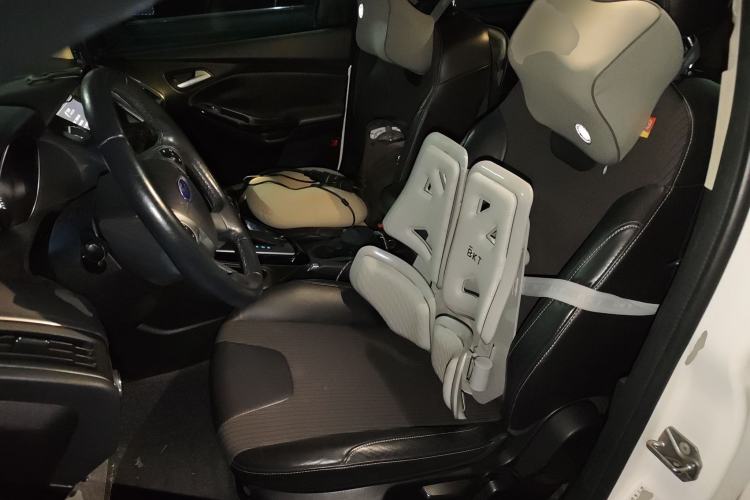 Used Ford Focus 2012 Sedan 1.6L Automatic Fashion Edition
