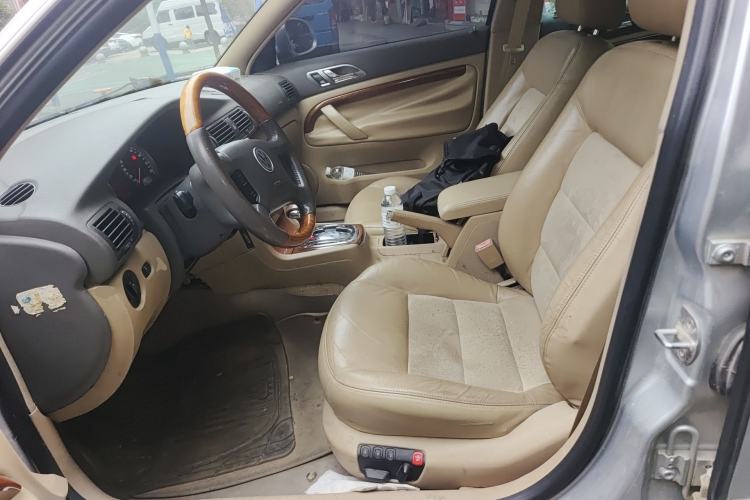 Used Volkswagen Passat 2005 1.8T Automatic Deluxe Plus Version Left Front Seat