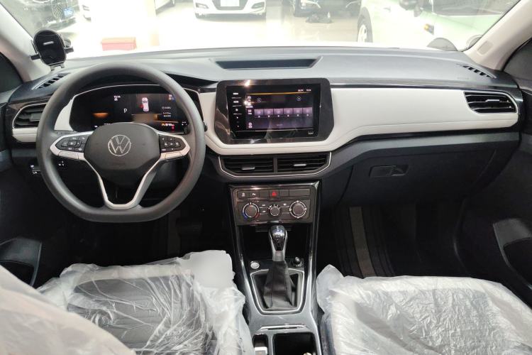 Used Volkswagen Tharu 2025 New Sharp 1.5L Ambitious Edition Center Console