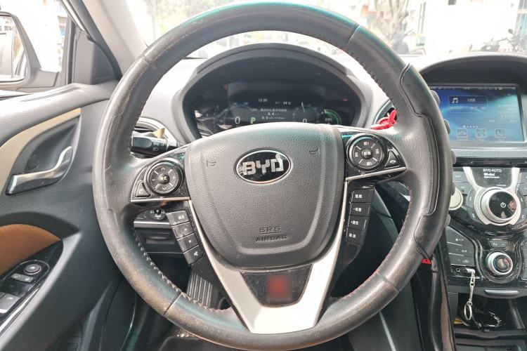 Used BYD Qin New Energy 2015 1.5T Dual-Crown Flagship Plus Edition
