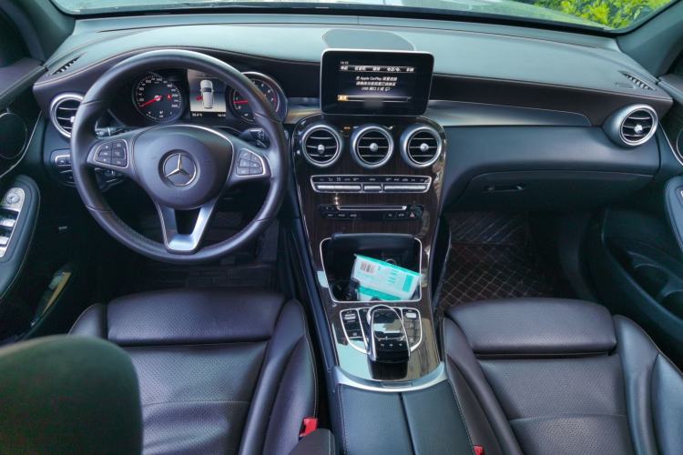 Used Mercedes-Benz GLC 2018 GLC 260 4MATIC Luxury Model Center Console