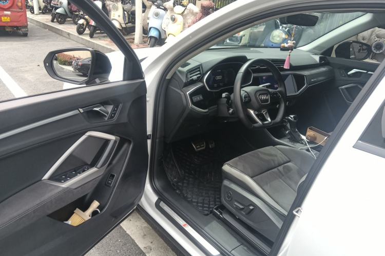 Used Audi Q3 2023 35 TFSI Fashion Dynamic Model (1.4T)
