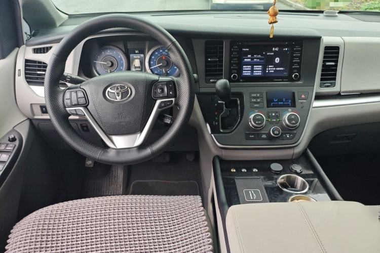 Used Toyota SIENNA 