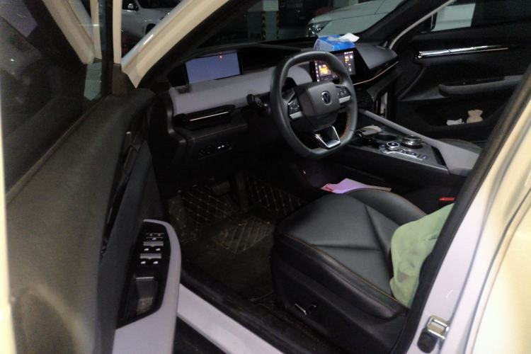 Used Changan UNI-V 2022 1.5T Prestige Version
