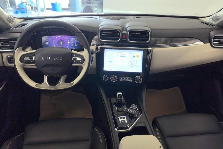 Used Lynk & Co 02 2022 2.0T DCT Shine Plus Center Console