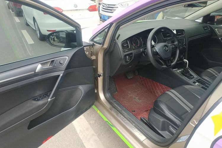 Used Volkswagen Golf 2017 1.6L Automatic Comfort Million-Vehicle Anniversary Edition
