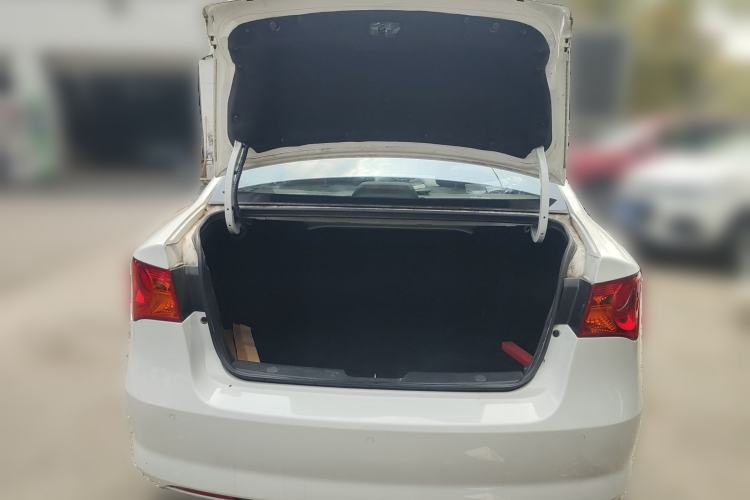 Used Roewe 350 2014 1.5L Automatic Xunyue Version Trunk