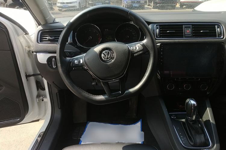 Used Volkswagen Sagitar 2018 1.6L Automatic Comfort Model Steering Wheel