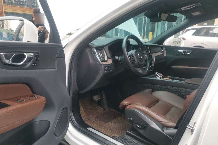 Used Volvo XC60 2022 B5 4x4 Smart Luxury Edition
