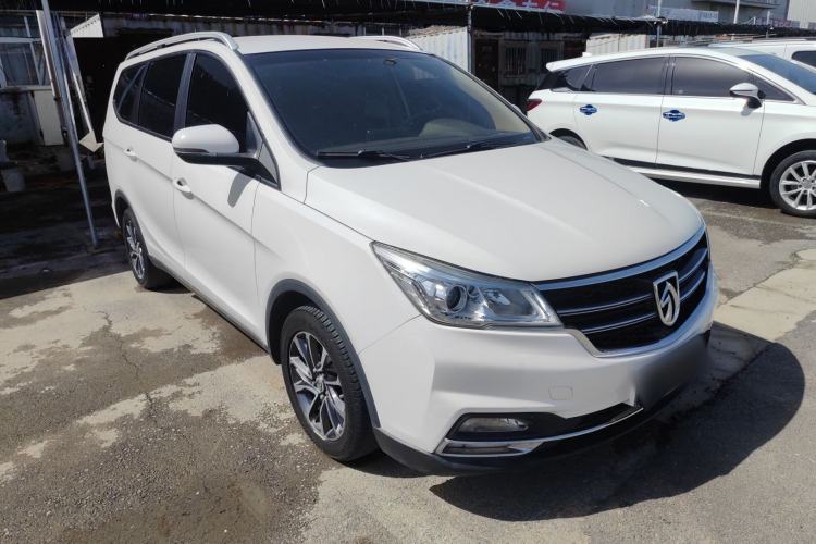 Used Baojun 730 2017 1.5T Manual Fashion Version 7 Seats China V Emission Standard