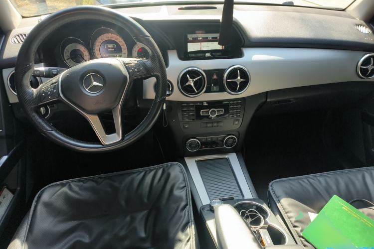 Used Mercedes-Benz GLK-Class 2013 GLK 300 4MATIC Dynamic Edition Center Console