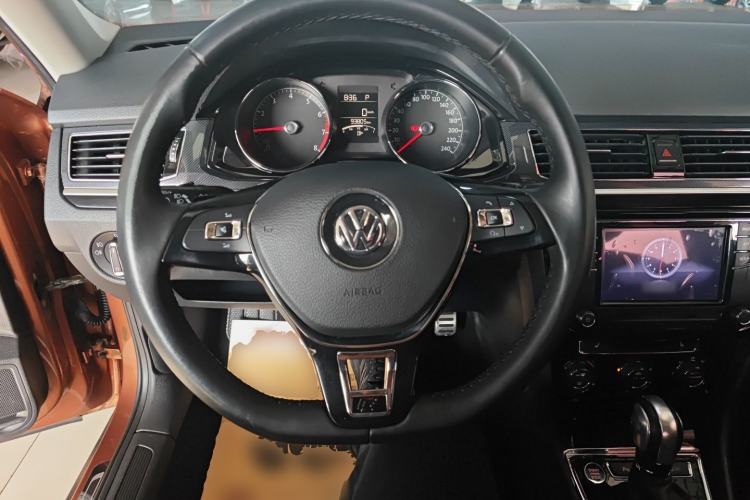 Used Volkswagen C-TREK 2018 1.5L Automatic Luxury Edition Steering Wheel