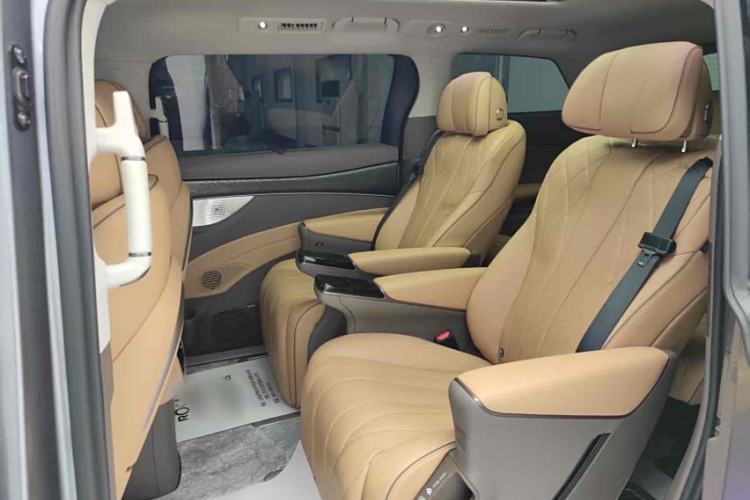 Used Denza D9 2022 DM-i 1040 Prestige Model