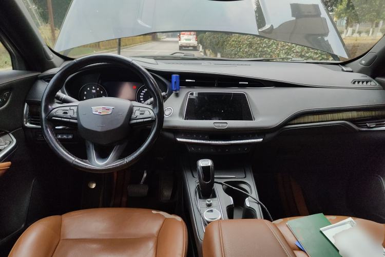 Used Cadillac XT4 2018 28T 4x4 Platinum Edition