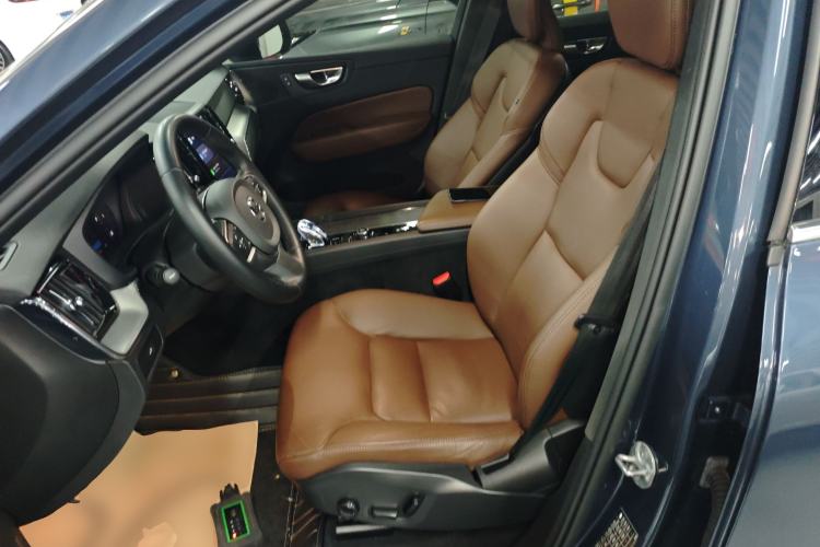 Used Volvo XC60 2024 B5 4x4 Smart Luxury Edition
