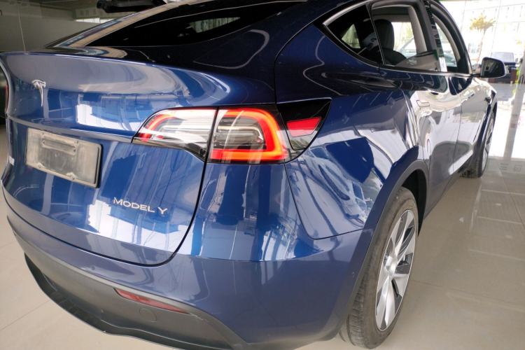 Used Tesla Model Y 2021 Long-Range All-Wheel-Drive Version 3D7 Right Rear Taillight