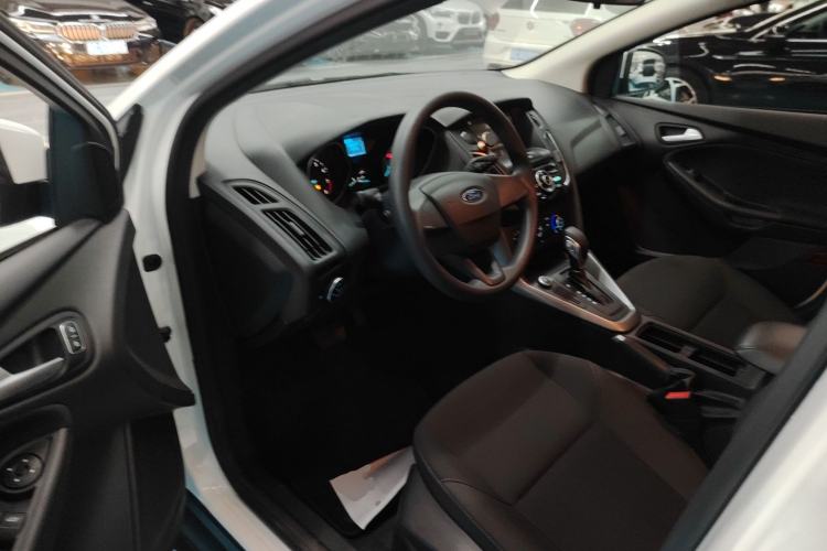 Used Ford Focus 2018 Hatchback Classic 1.6L Automatic Comfort Plus SmartDrive Edition Driver Seat