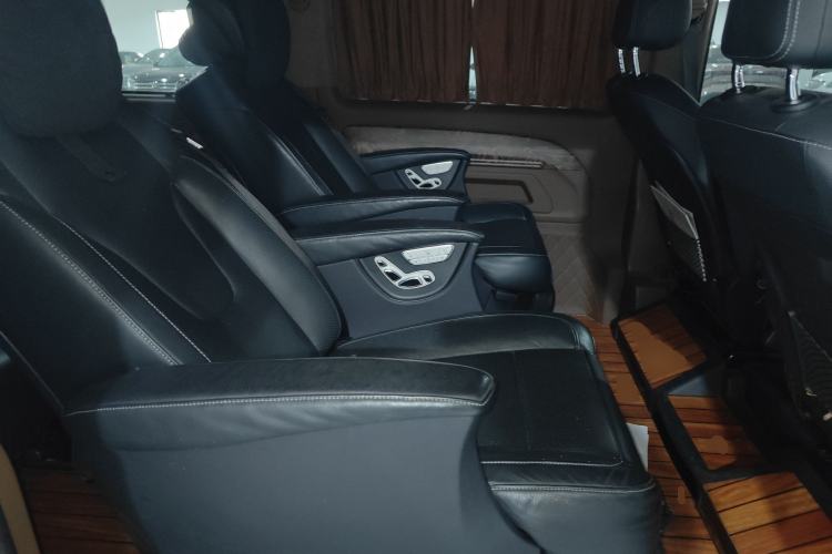 Used Mercedes-Benz Vito 2018 2.0T Elite Version 7 Seats China VI Emission Standard
