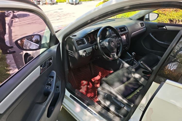 Used Volkswagen Sagitar 2014 Revised Version 1.4TSI Manual Luxury Edition Driver Seat