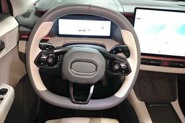 Used Lynk & Co 06 EM-P 2023 EM-P 126 Long-Range Halo Steering Wheel